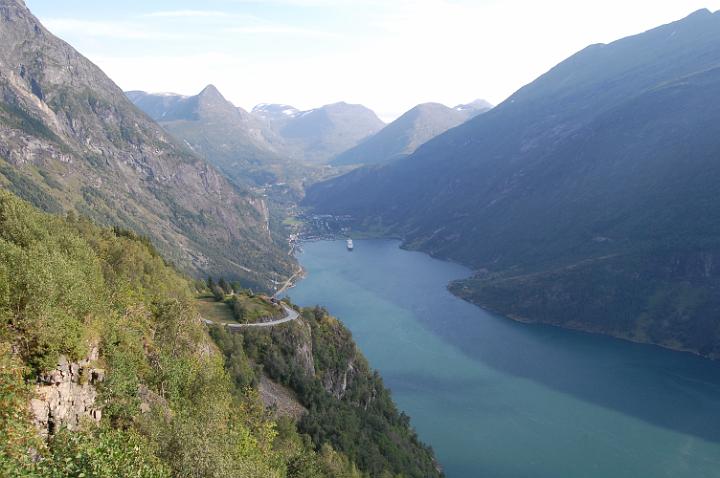 Geiranger Fjord. Da Trondheim a Lom2.JPG - AI PIEDI DELLA RUPE